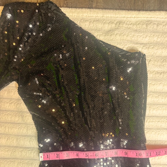 Elegant Black Sequin One-Shoulder Jumpsuit - Picture 7 of 8